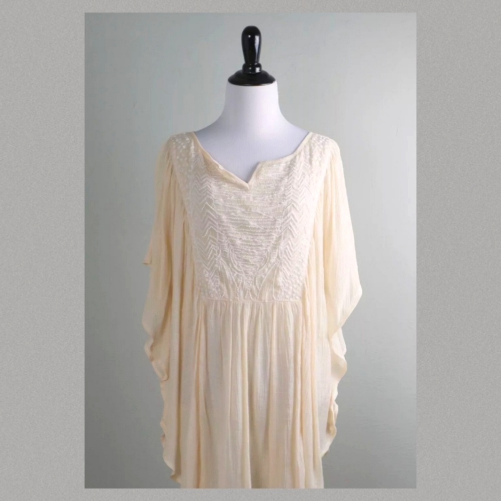 Sundance Cream Embroidered Batwing Beaded Top Size Medium Like New